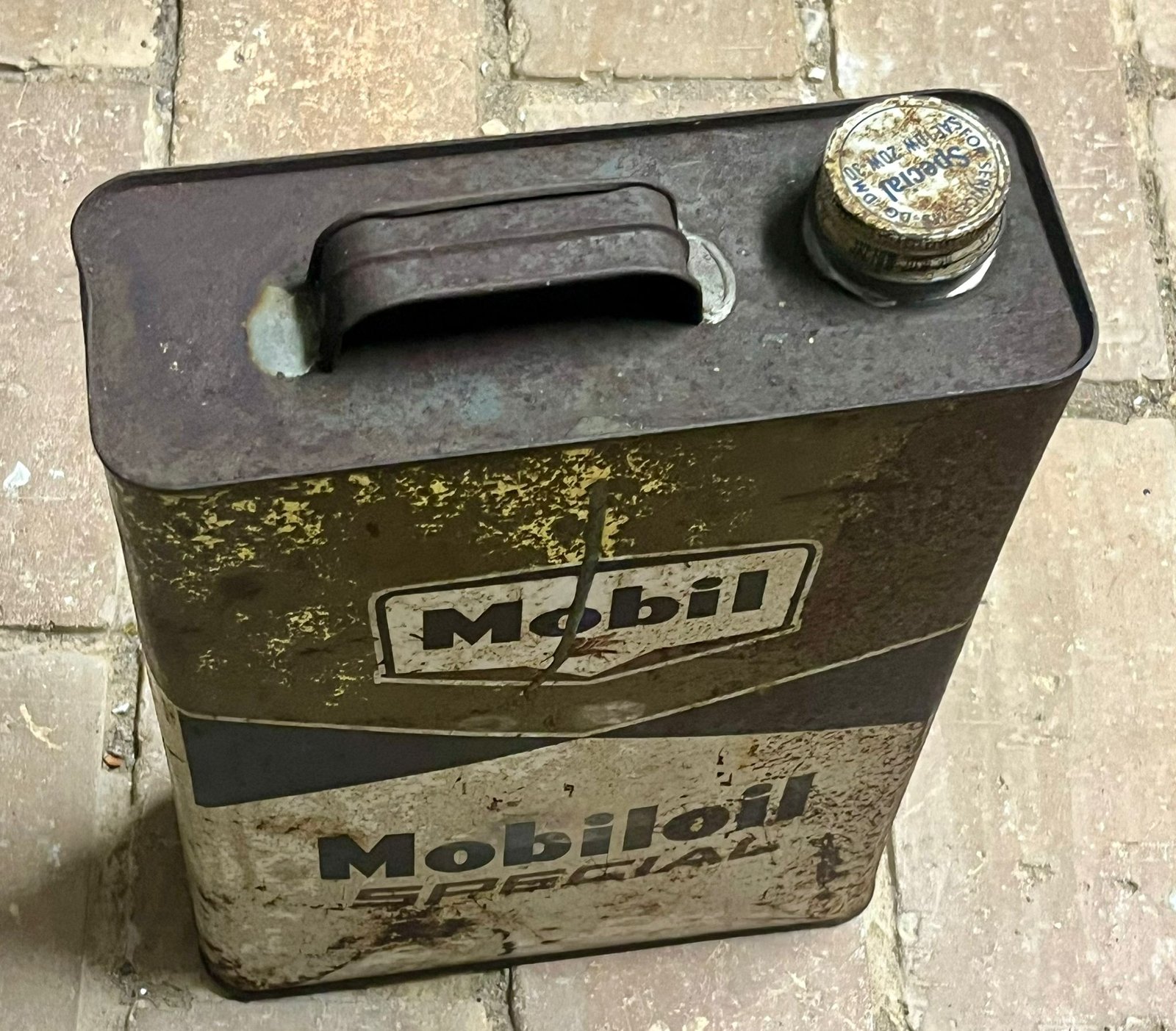 Bidon Mobiloil — huile moteur vintage