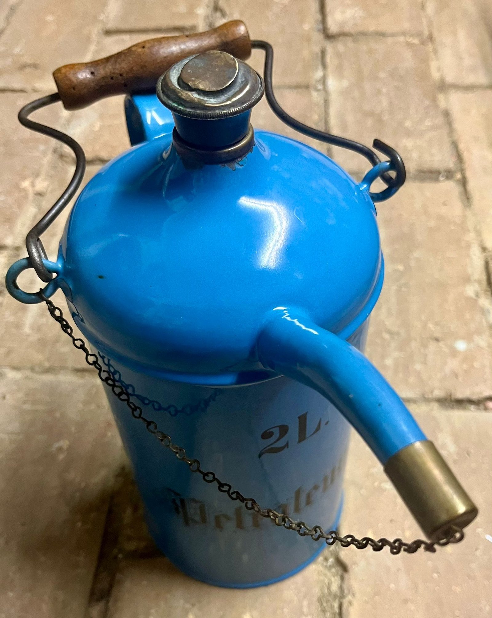 Verseuse bleue émaillée — cuisine ancienne