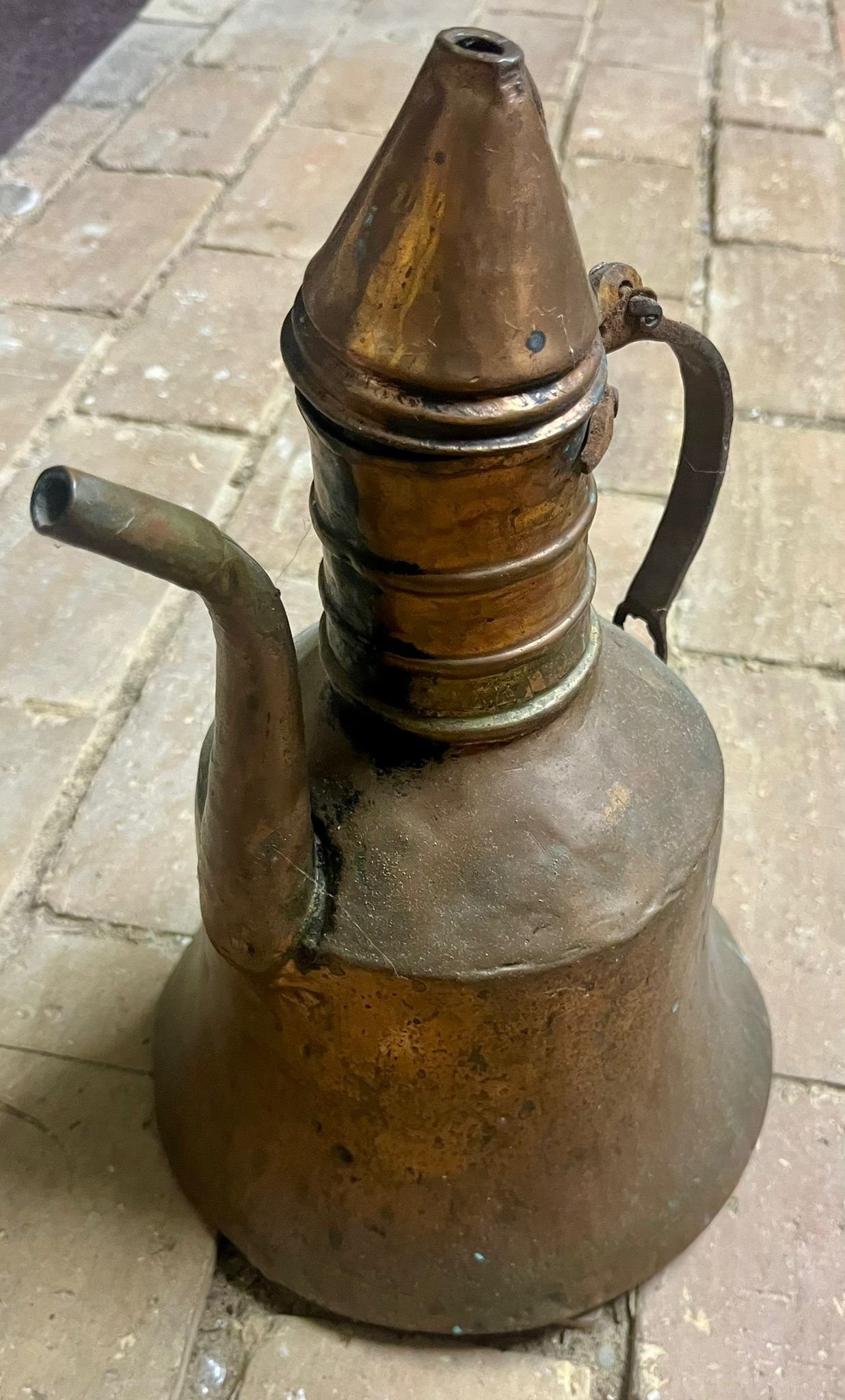 Vertedora de cobre martillado — artesanía vintage